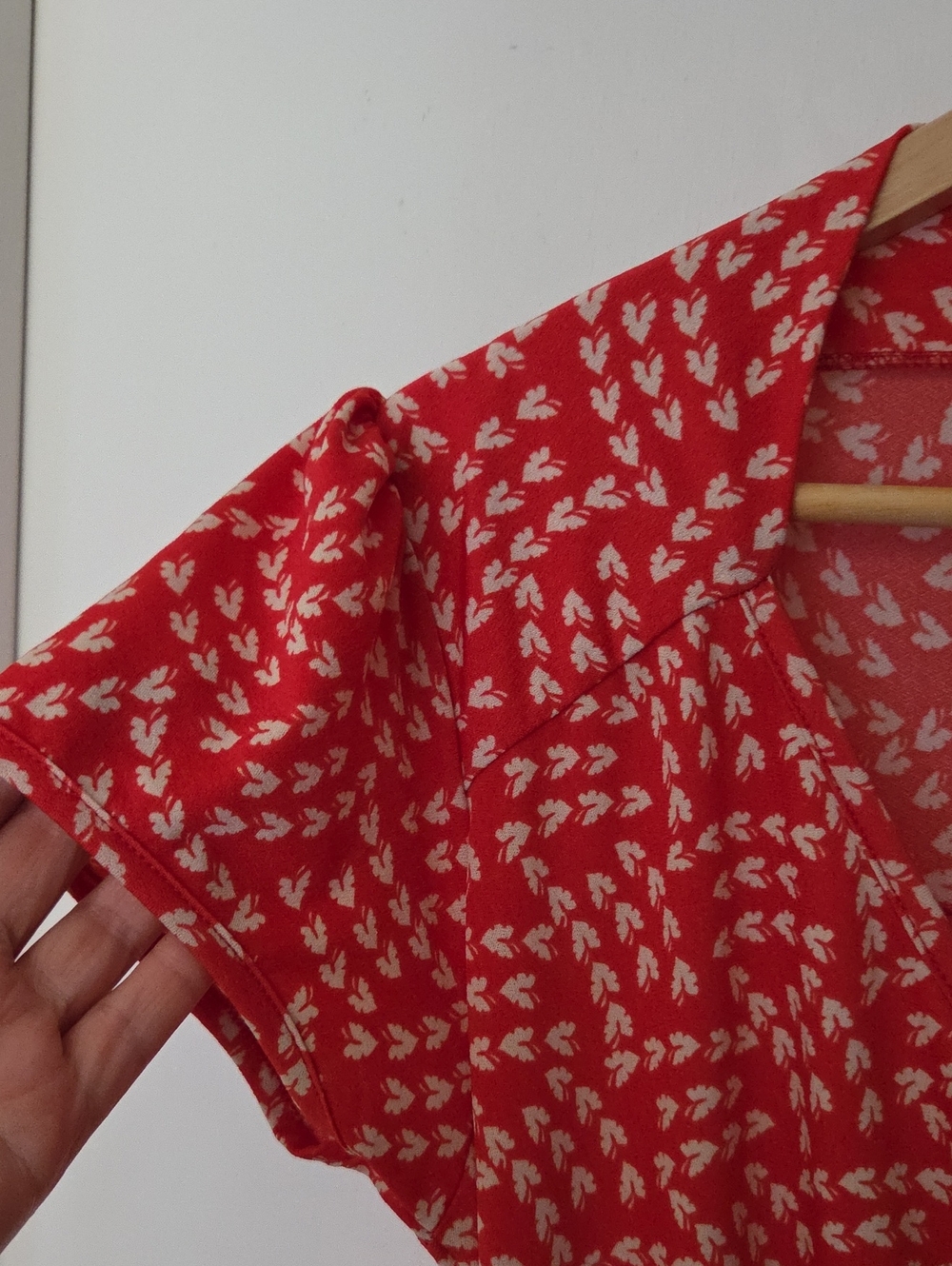 Red Floral Wrap Dress Short Sleeve V-Neck Cottagecore Boho Made In France Sz.12 - Picture 8 of 9